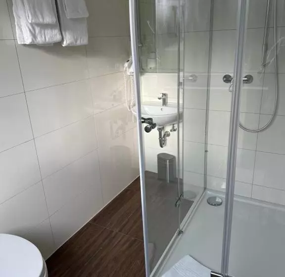 Retkeilymaja Restaurant Mirena