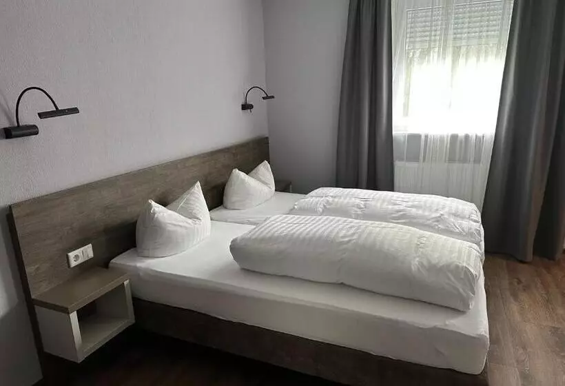 Retkeilymaja Restaurant Mirena