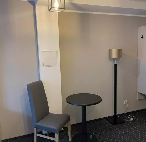 Retkeilymaja Restaurant Mirena