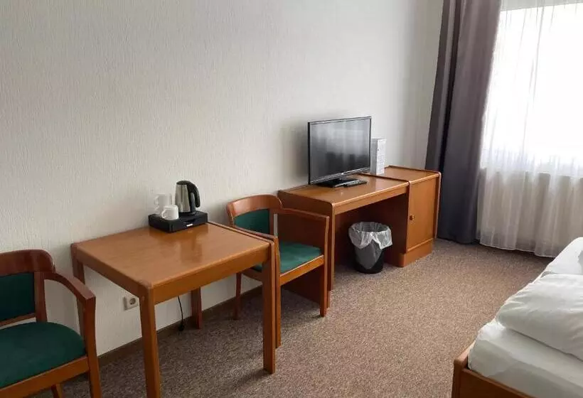 Retkeilymaja Restaurant Mirena