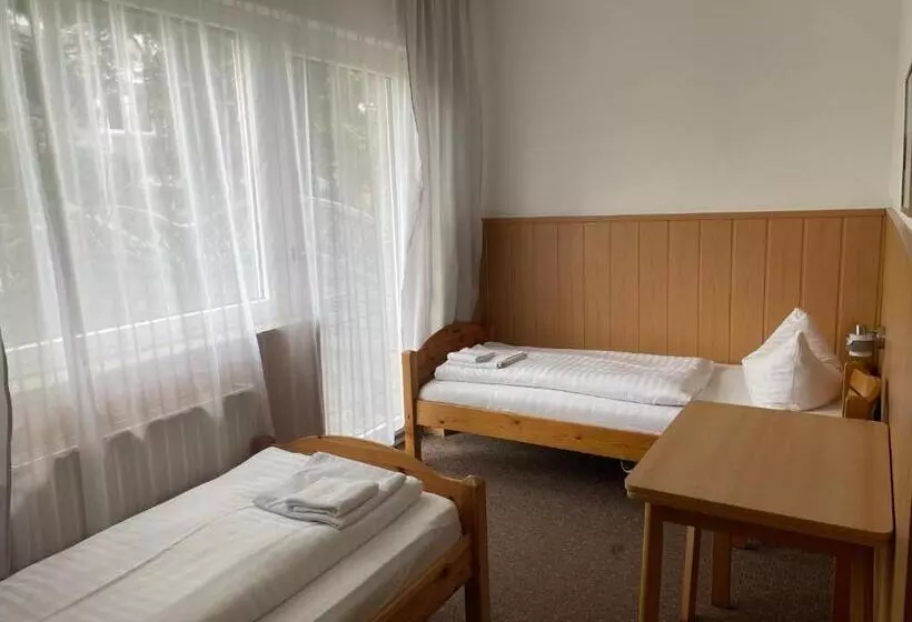 Retkeilymaja Restaurant Mirena