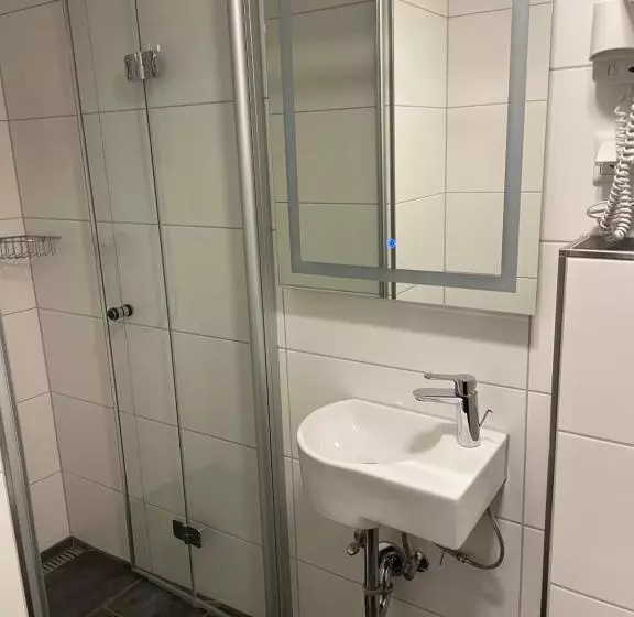 Retkeilymaja Restaurant Mirena