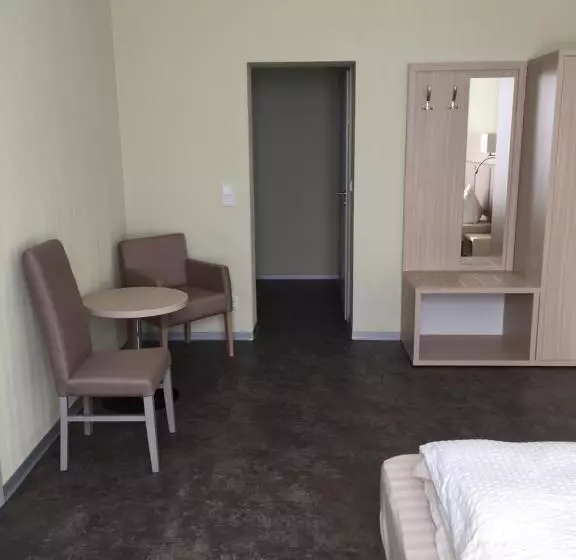 Retkeilymaja Restaurant Mirena