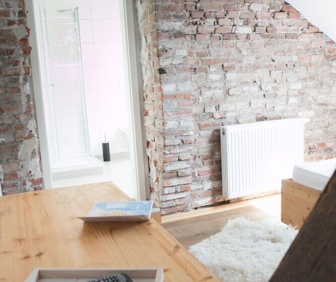 پانسیون Wattlodge