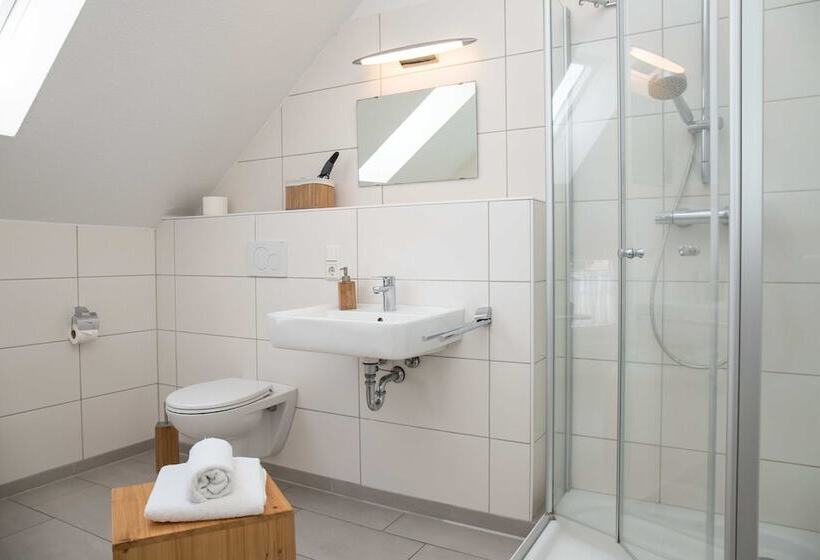 پانسیون Wattlodge