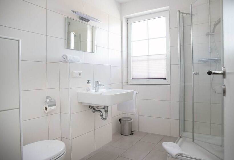 پانسیون Wattlodge