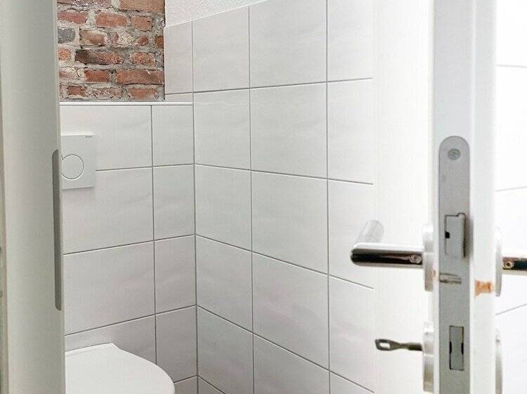 پانسیون Wattlodge