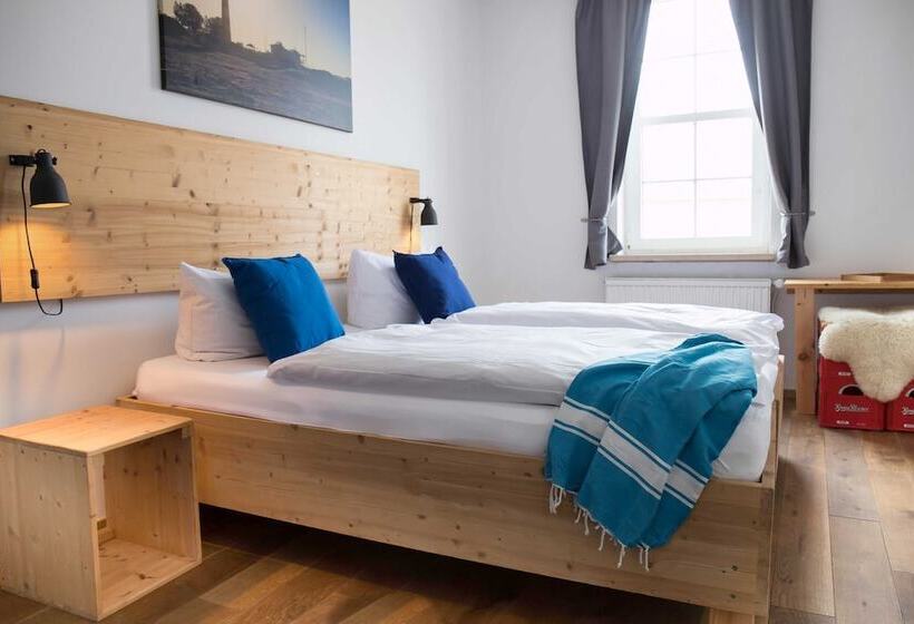 پانسیون Wattlodge