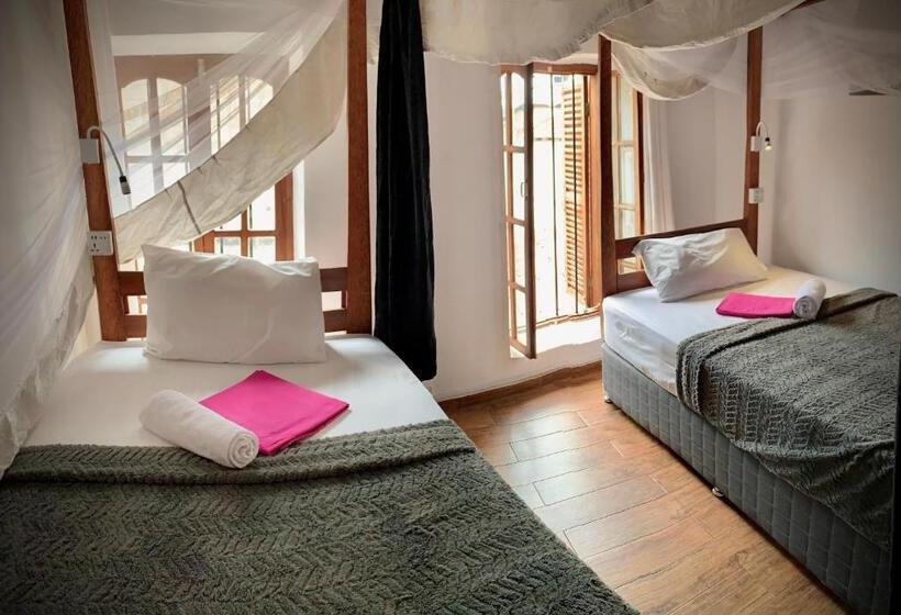 هاستل Stone Town House