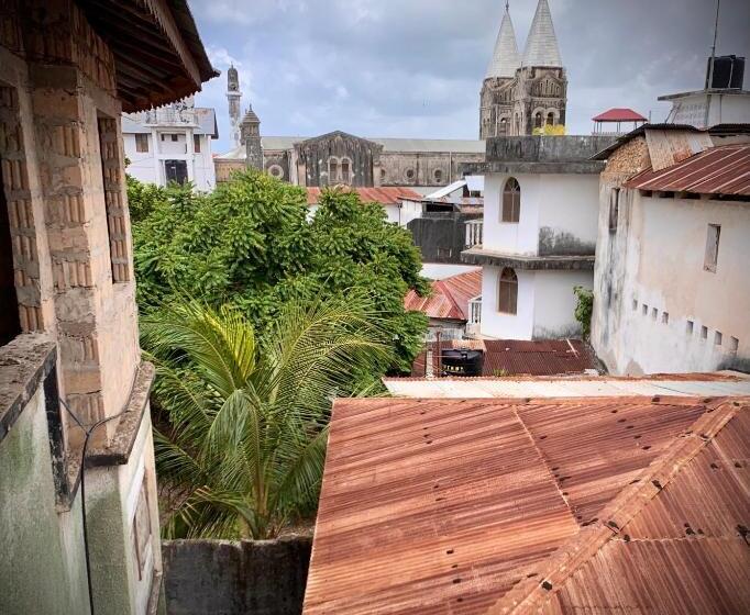 هاستل Stone Town House