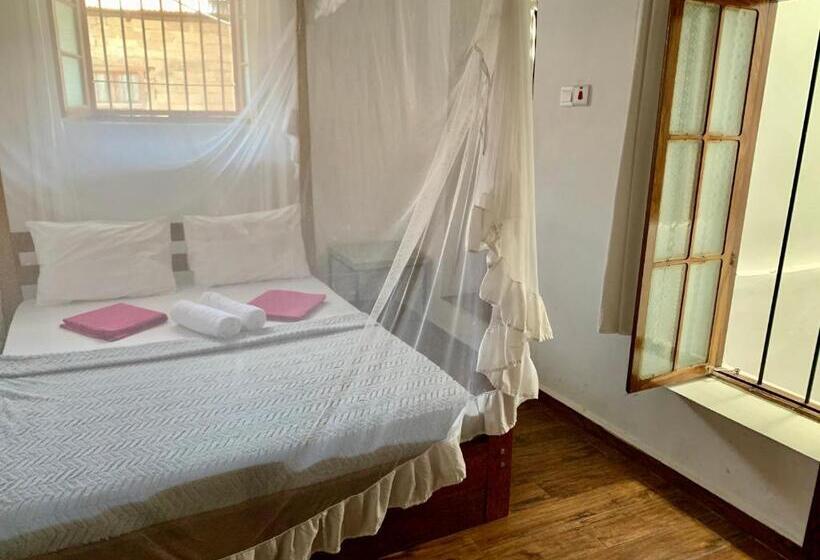 هاستل Stone Town House