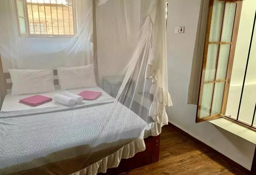 هاستل Stone Town House
