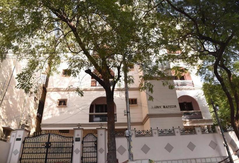 پانسیون Anjani Mansion