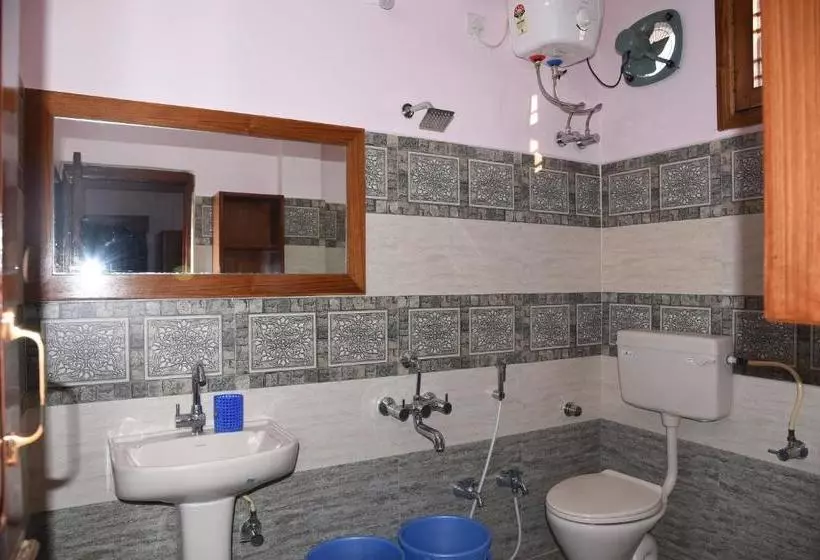 پانسیون Anjani Mansion