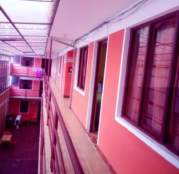 هاستل Hostal La Roca Uyuni