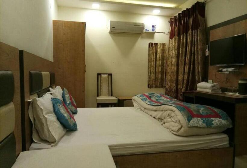 Отель The Golden Heart