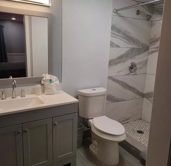 Motelli Blue Sky Inn  Veteran Owned, New Breakfast Area, Rennovated Rooms, 5 Plus Acres For You And Your Pet