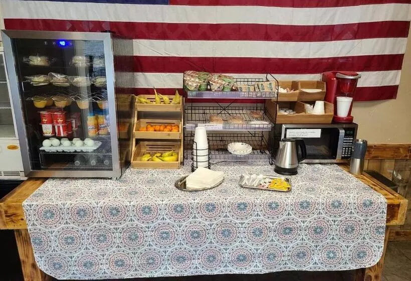 Motelli Blue Sky Inn  Veteran Owned, New Breakfast Area, Rennovated Rooms, 5 Plus Acres For You And Your Pet