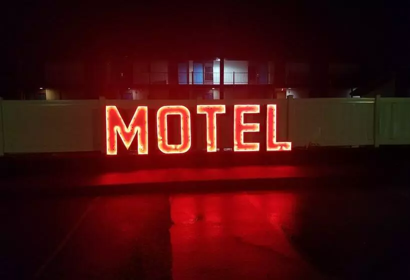 Motelli Blue Sky Inn  Veteran Owned, New Breakfast Area, Rennovated Rooms, 5 Plus Acres For You And Your Pet