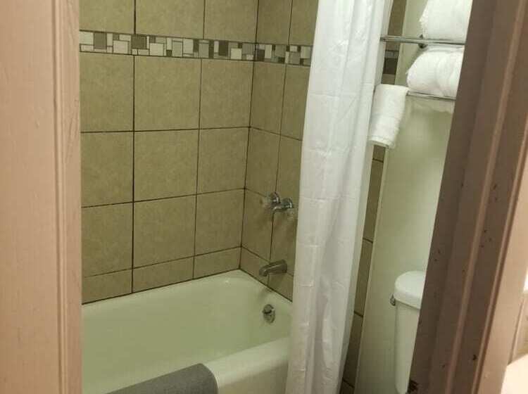 مُتل Blue Sky Inn Veteran Owned, New Breakfast Area, Rennovated Rooms, 5 Plus Acres For You And Your Pet