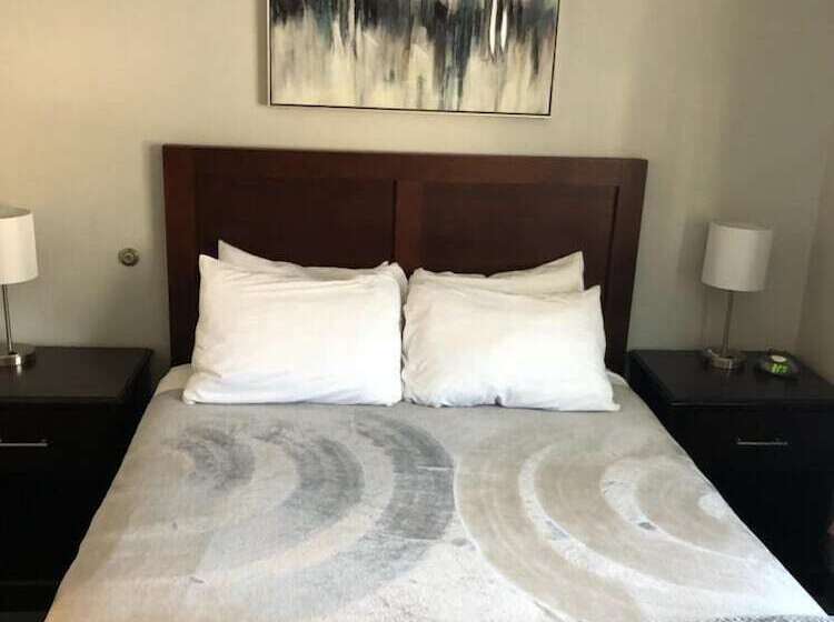 בית מלון כפרי The Acorn Suites