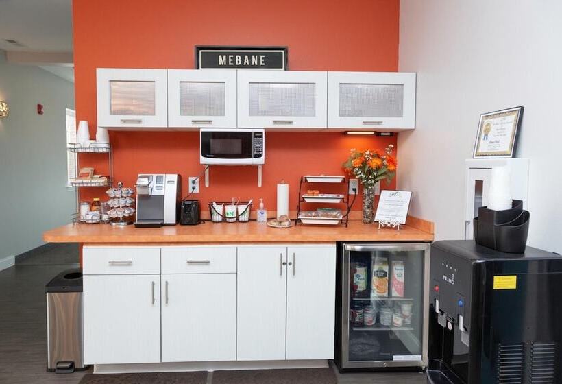 בית מלון כפרי The Acorn Suites