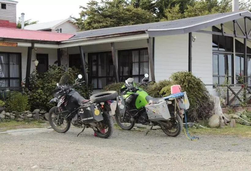 ユースホステル Hospedaje Isla Magdalena