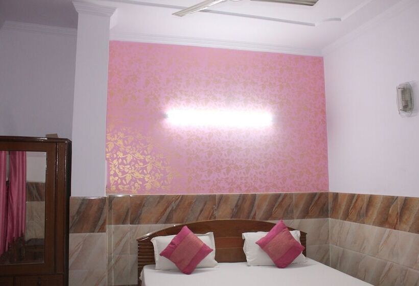 ユースホステル Rajdhani Inn