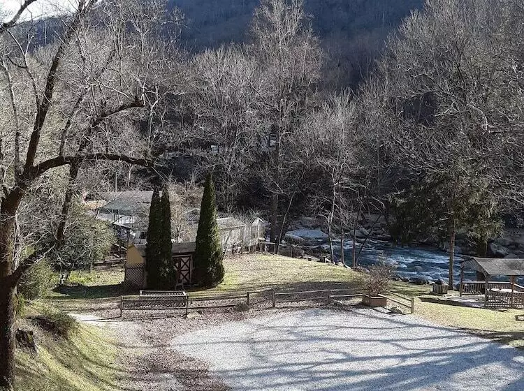 Hotelli The Evening Shade River Lodge And Cabins