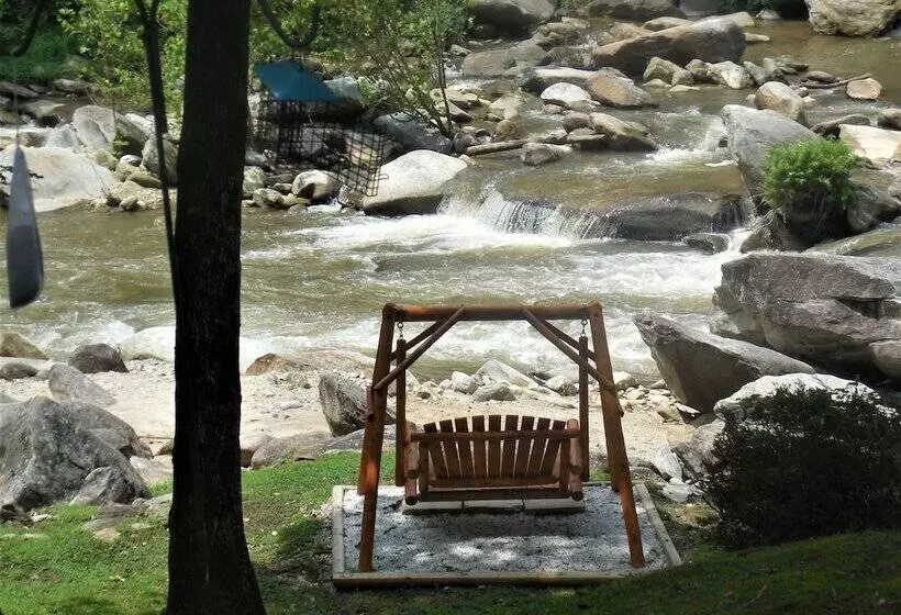 Hotelli The Evening Shade River Lodge And Cabins