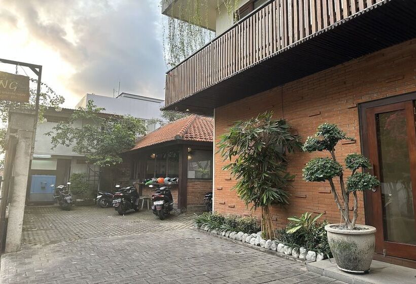 פנסיון The Paving Villa