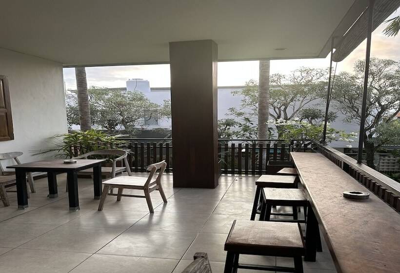 פנסיון The Paving Villa