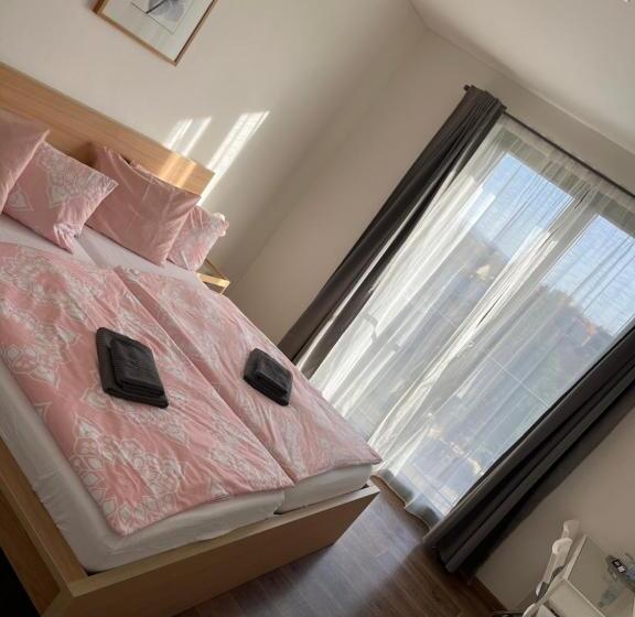 بنسيون Penzion Cafe Na Svahu