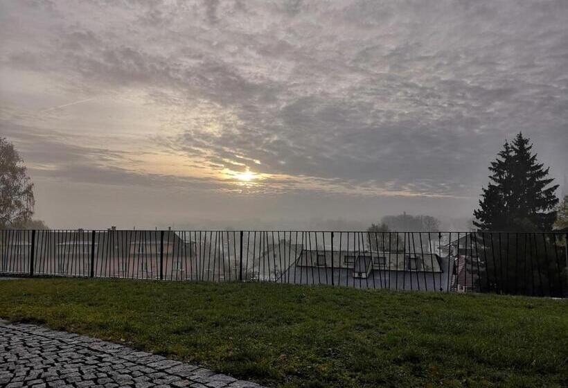 بنسيون Penzion Cafe Na Svahu