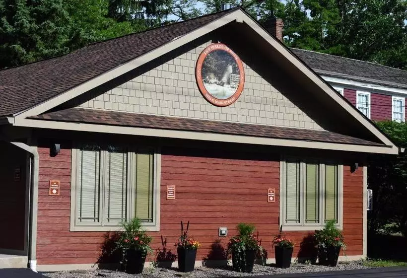 Retkeilymaja The Fields Of Eden Inn