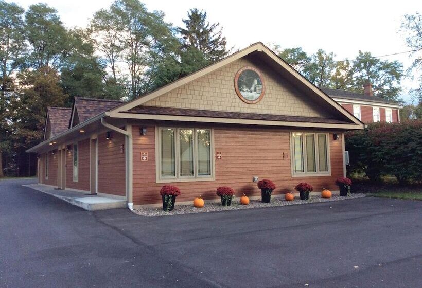 הוסטל The Fields Of Eden Inn