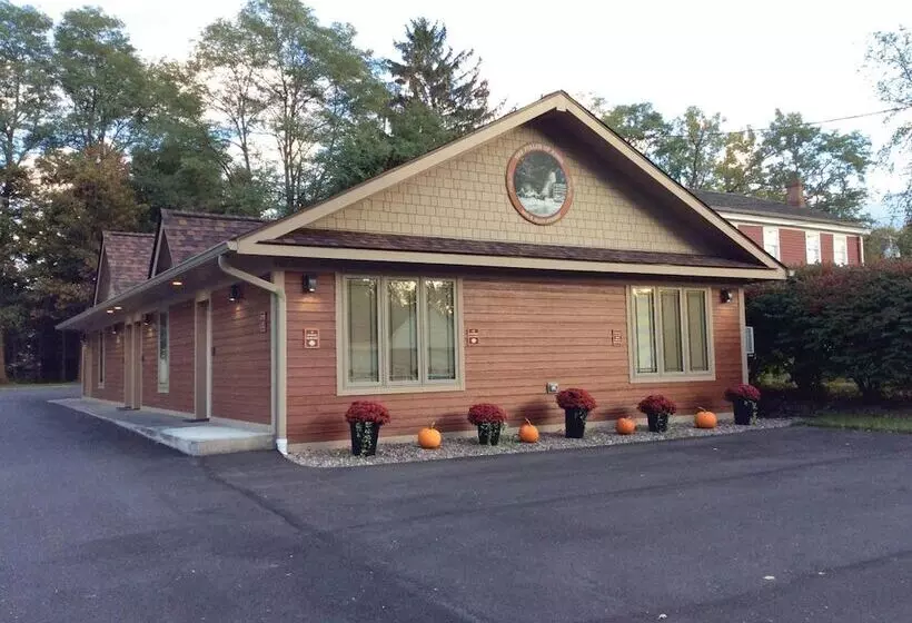 Retkeilymaja The Fields Of Eden Inn