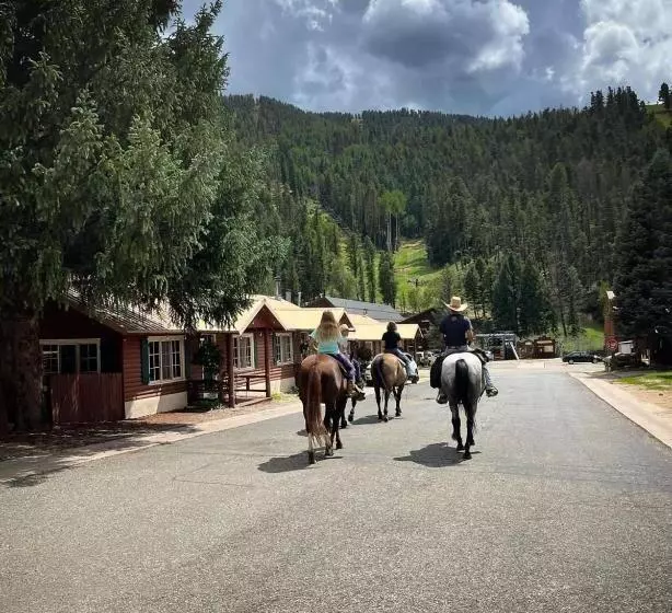 Hotelli Three Bears Lodge