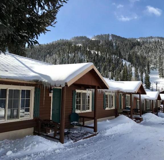 فندق Three Bears Lodge