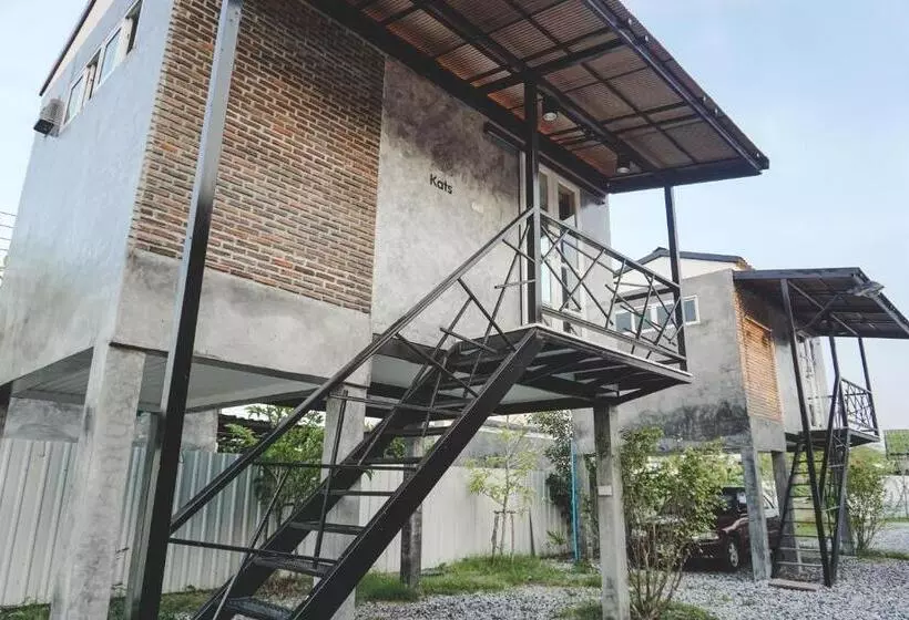 پانسیون Patoey House