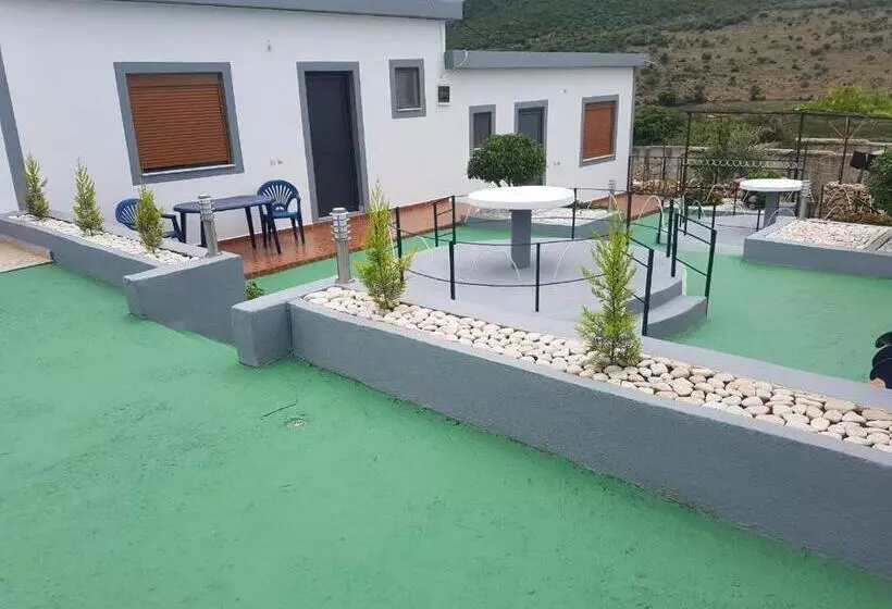 پانسیون Petrit Guesthouse