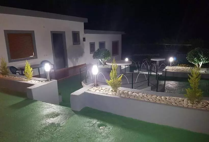 پانسیون Petrit Guesthouse