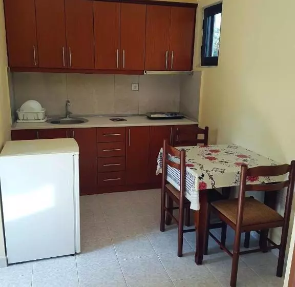 پانسیون Petrit Guesthouse