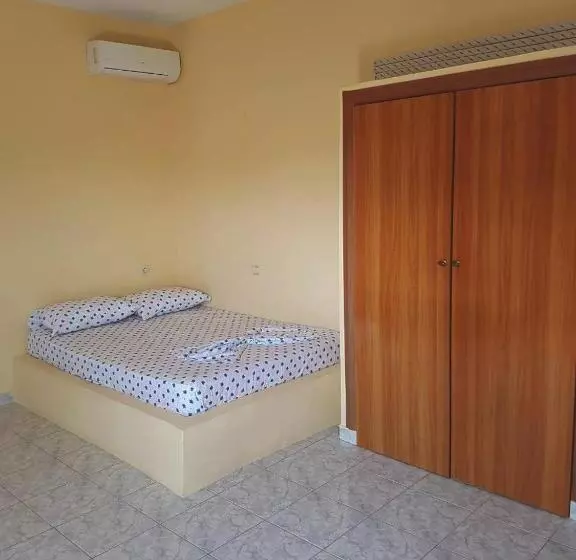 پانسیون Petrit Guesthouse