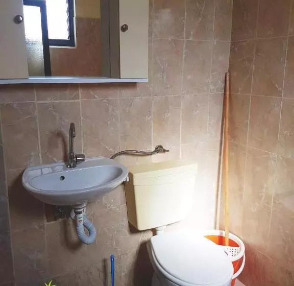 پانسیون Petrit Guesthouse