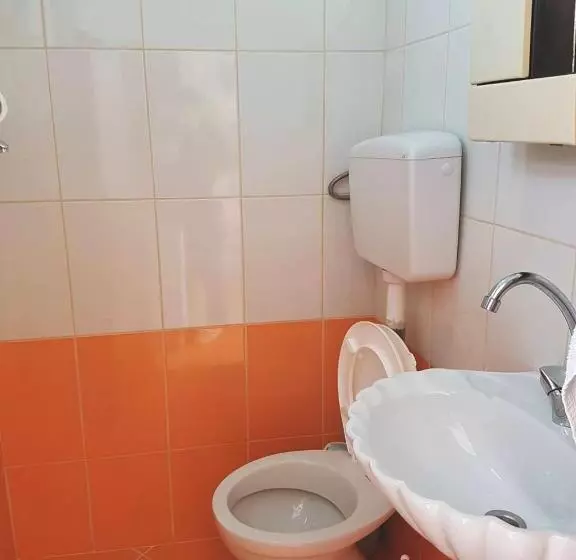 پانسیون Petrit Guesthouse