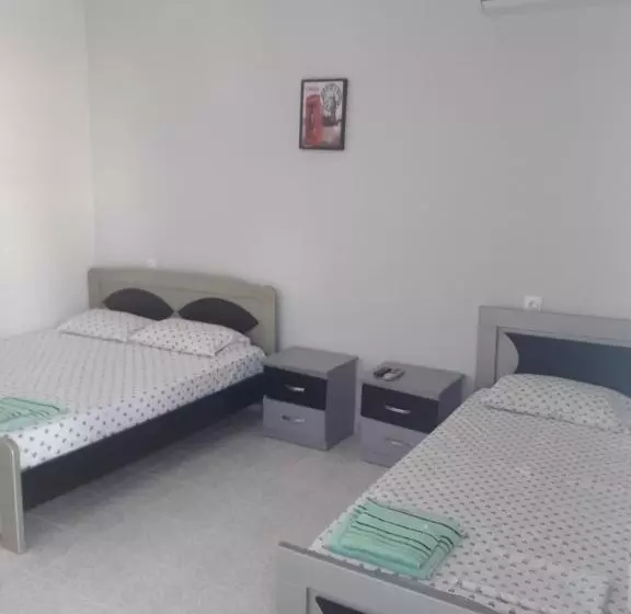 پانسیون Petrit Guesthouse