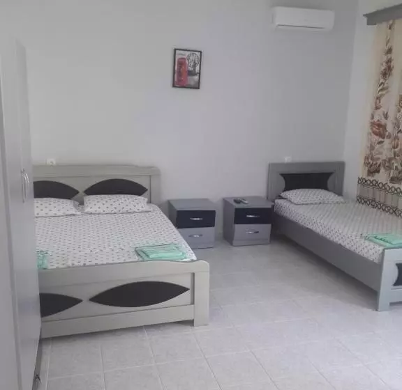 پانسیون Petrit Guesthouse