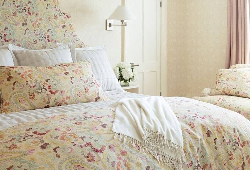 فندق صغير 33 Main