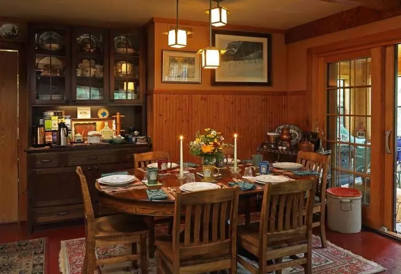 هاستل Poplar Creek Guesthouse